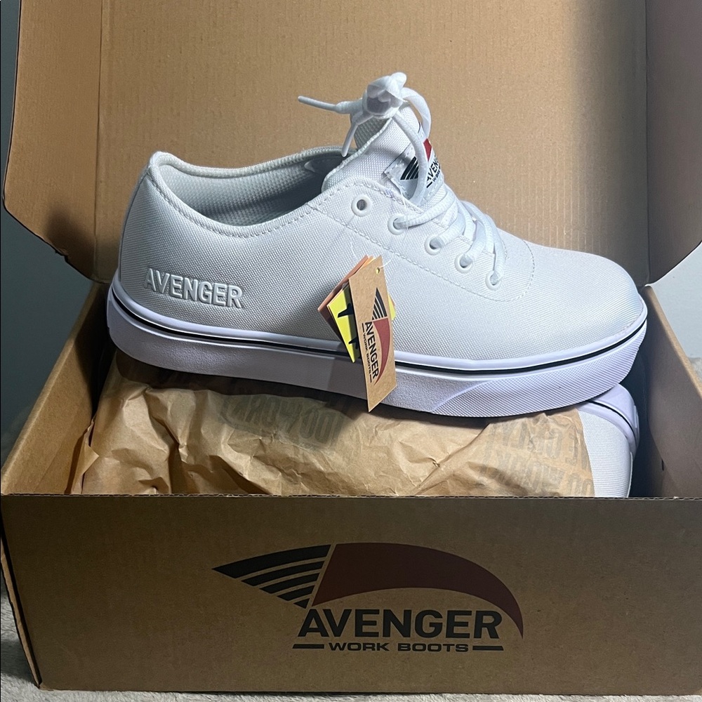 Avenger Classic White Men's Sneakers